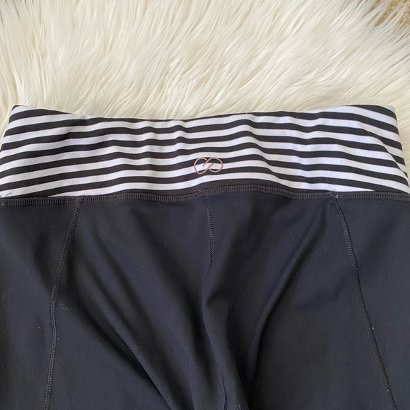 {Calia} Essential Stripe Tight Fit Capri in Black & White - Women’s Small - Picture 9 of 11